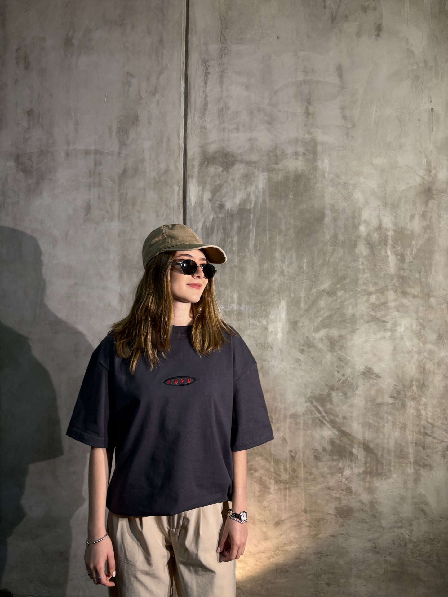 "LOVE" - T-Shirt Gray