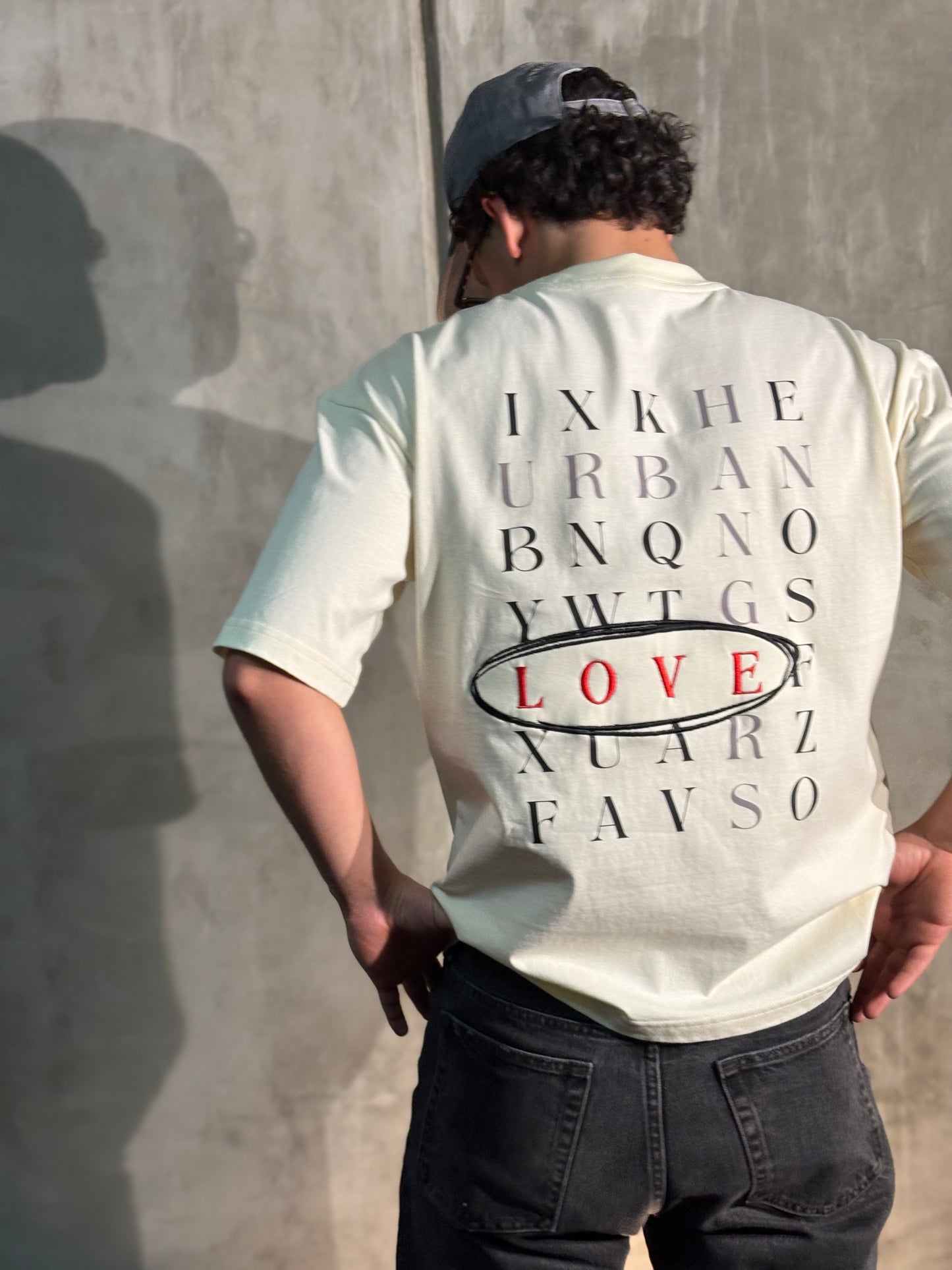 "LOVE" - T-Shirt Sand