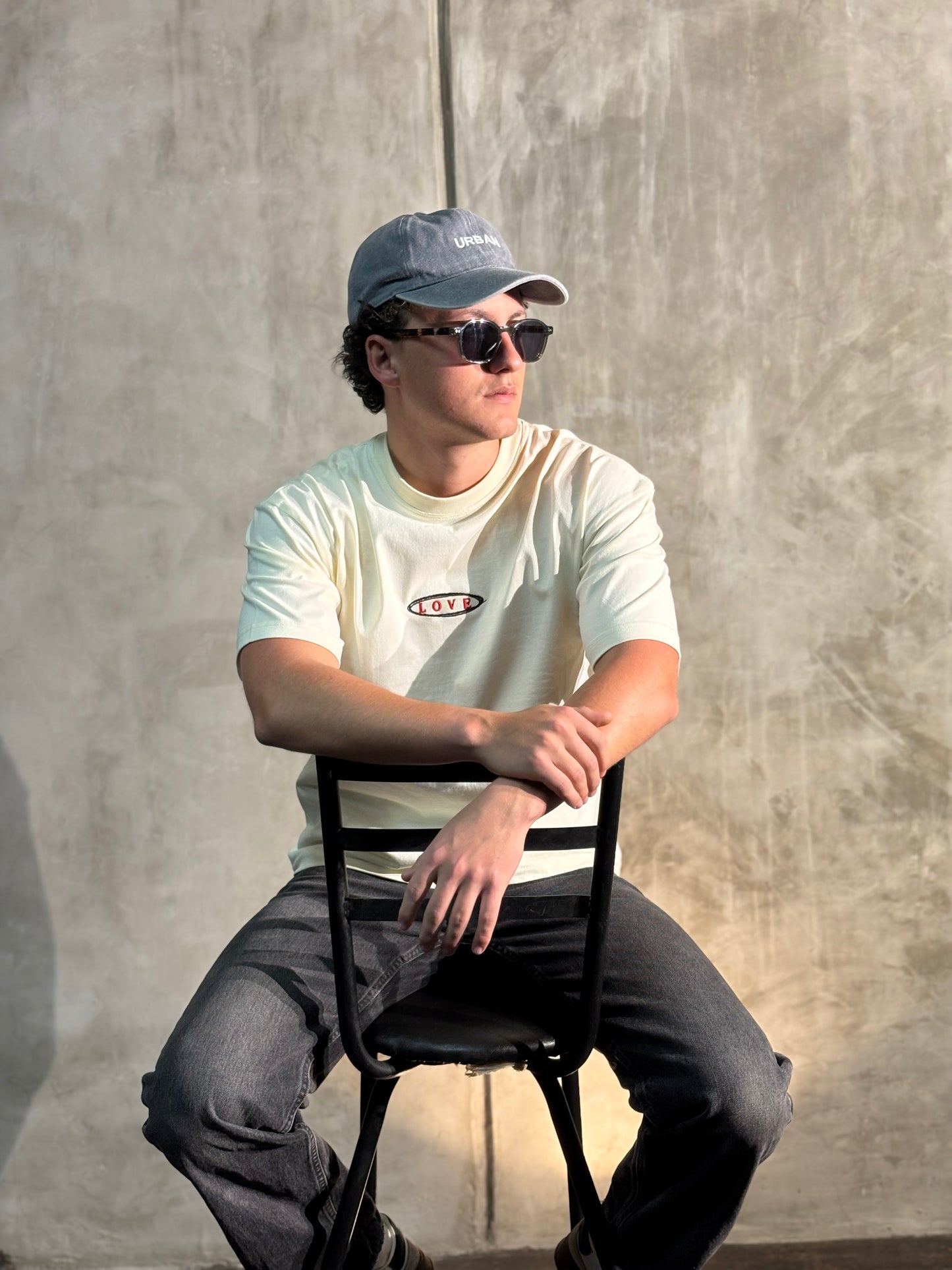 "LOVE" - T-Shirt Sand