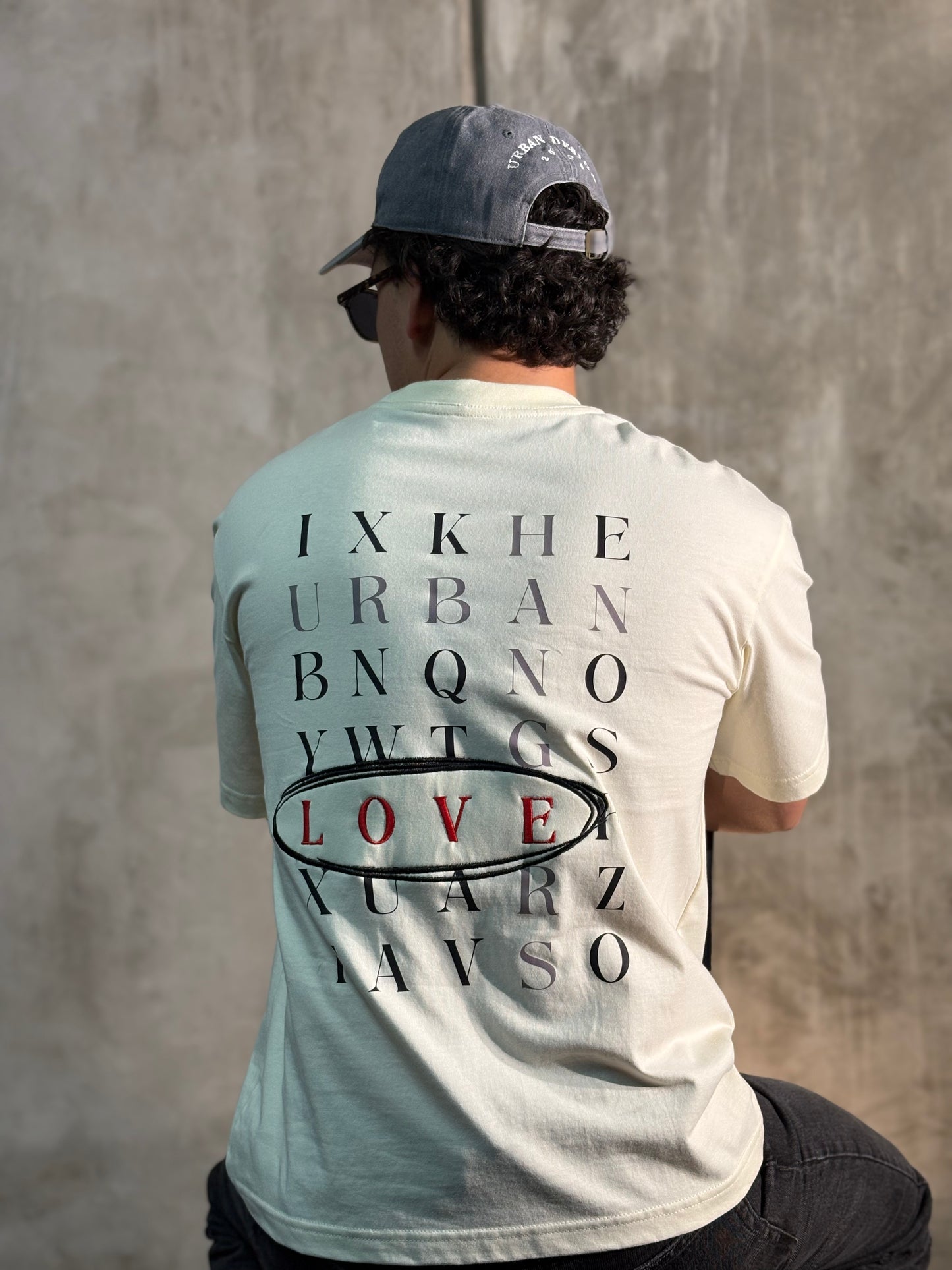 "LOVE" - T-Shirt Sand